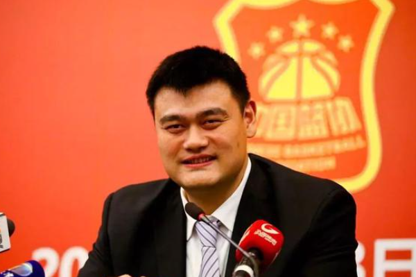 中國籃協(xié)現(xiàn)任主席是誰？
